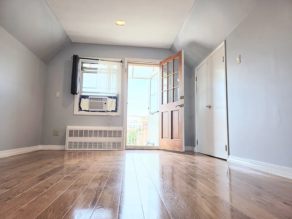 107 Bay 32nd St #3