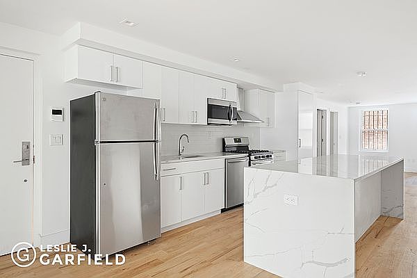 1st image of 205 E 17th St