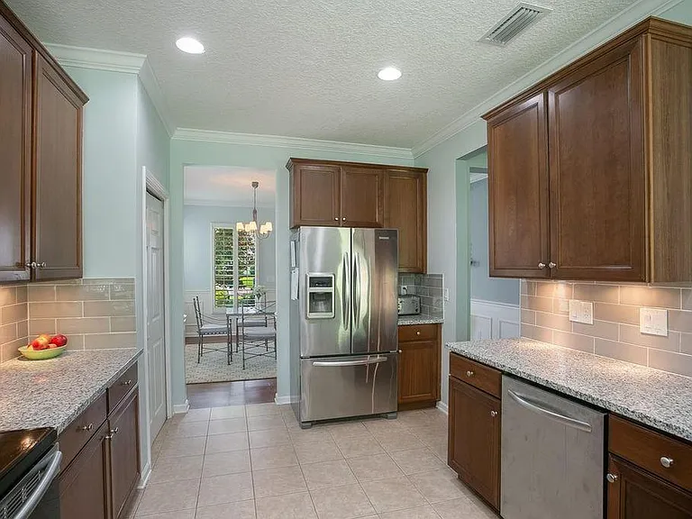 12201 Bittercreek Ln — Photo 4