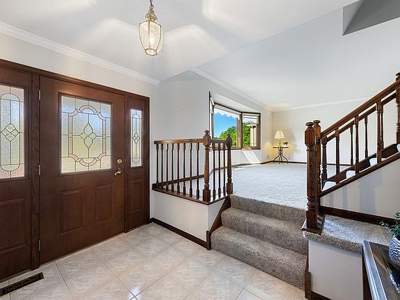 3rd image of 574 Revere Ave