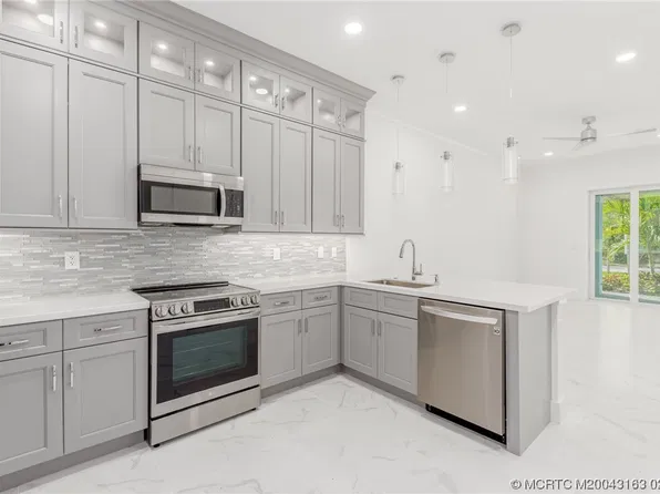 4692 SE Manatee Way, Stuart, FL 34997