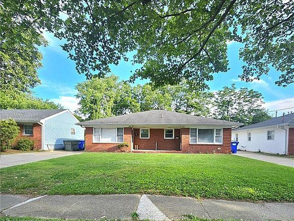 2nd image of 307 Woodview Ave #307