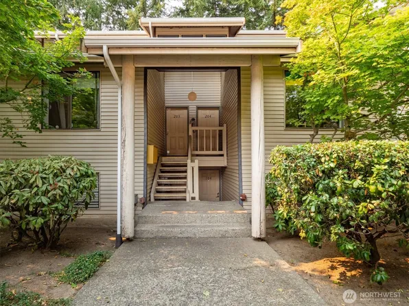 12221 100th Avenue NE #103, Kirkland, WA 98034