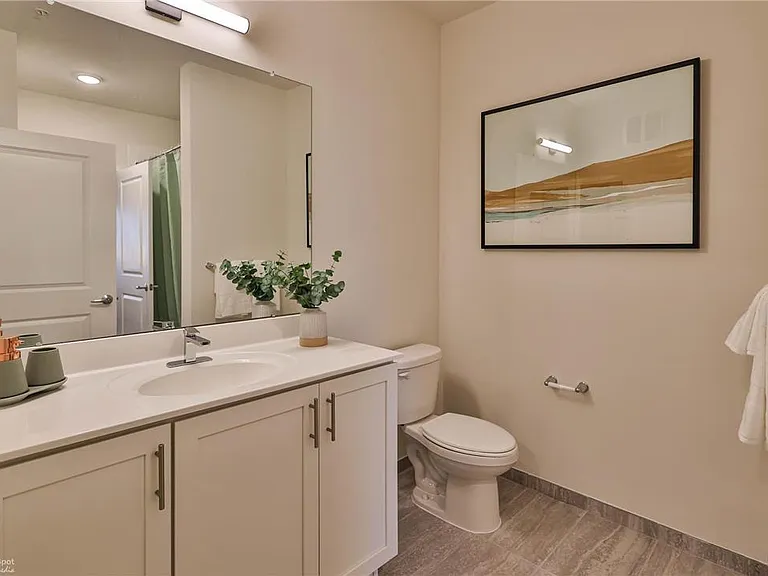 100 Aviv Upper — Photo 46