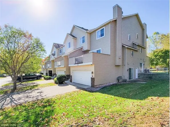 318 Brickyard Dr, Chaska, MN 55318