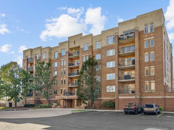 655 Perrie Dr APT 605, Elk Grove Village, IL 60007
