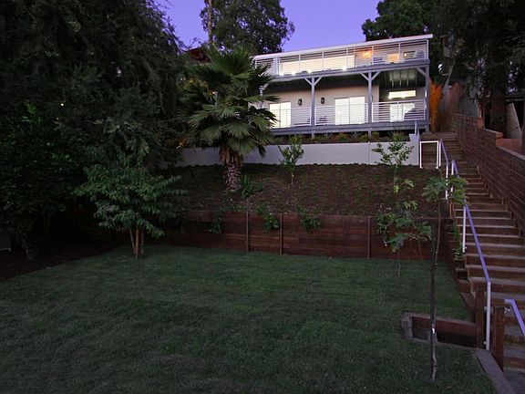 3rd image of 1825 Edgecliffe Dr