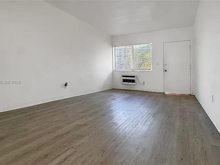 7717 Byron Ave #9 — Photo 8