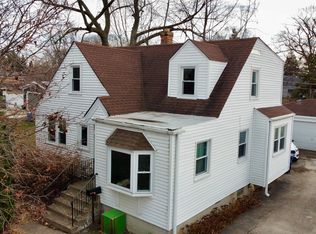 327 Country Club Dr, Northlake, IL 60164