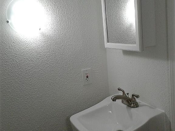 4th image of 153 S Hyde Park Ave #2