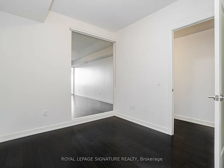 330 Richmond St W #811 — Photo 16