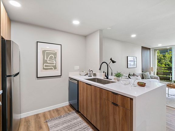 4th image of 4043 1st Ave #B2
