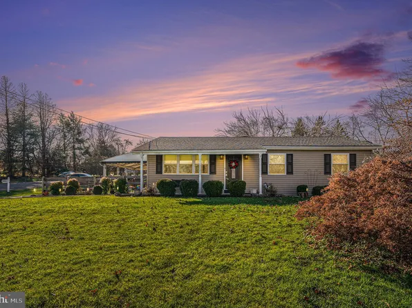 1218 E Main St, Douglassville, PA 19518