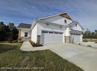810 Joyce Ln, Saint Johns, MI