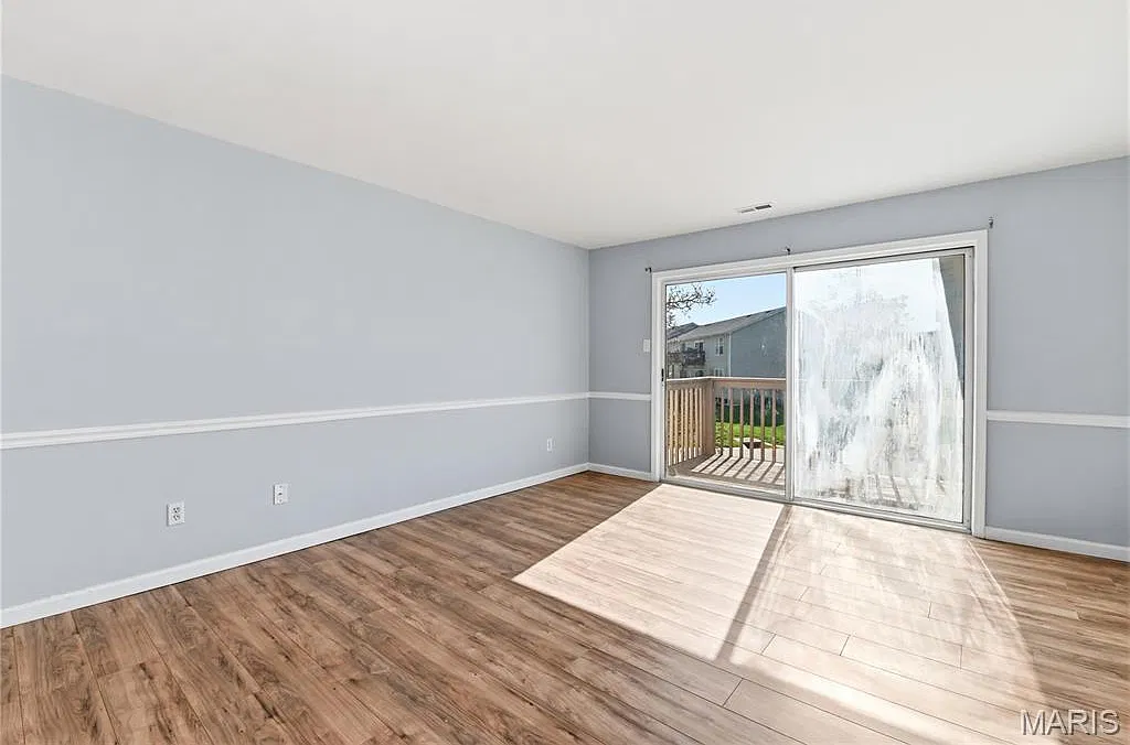 2 bed, 2.0 bath, 916 sqft, $1,500 — Photo 2