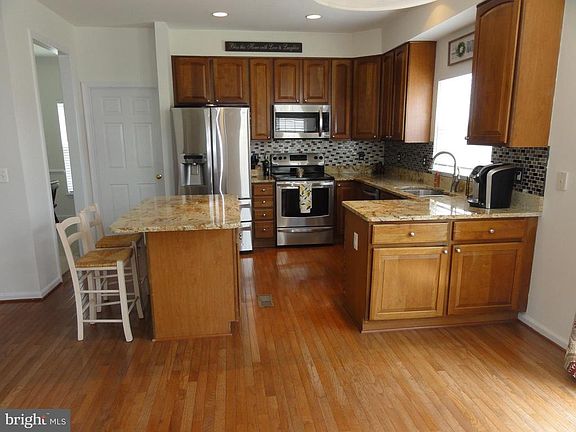 3rd image of 12 Lovett Dr