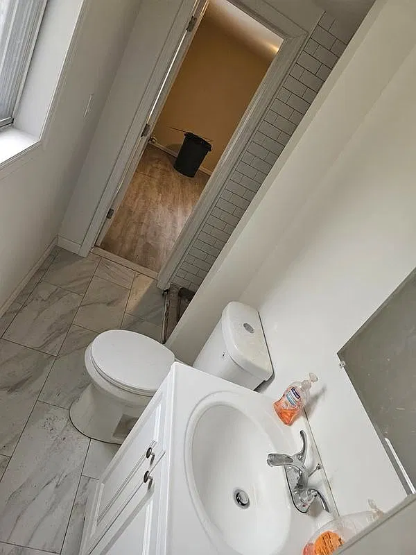 2 bed, 1.0 bath, 1000 sqft, $2,600 — Photo 3