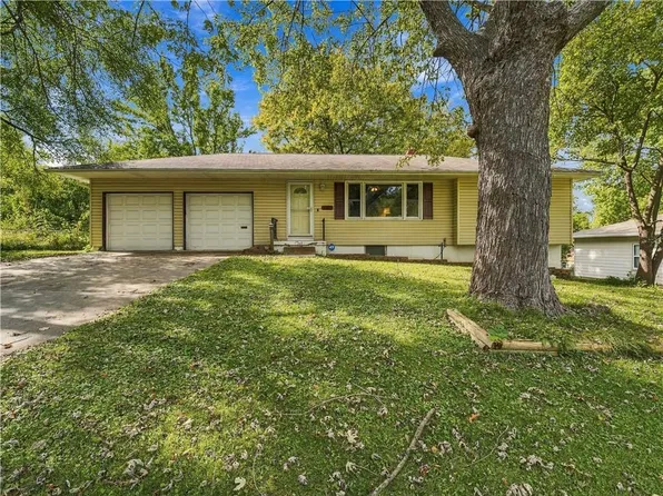 8314 Kentucky Ave, Raytown, MO 64138