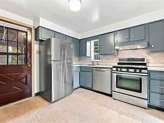 4th image of 225 Alries St