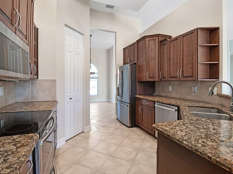 1680 SW 14th Dr — Photo 15