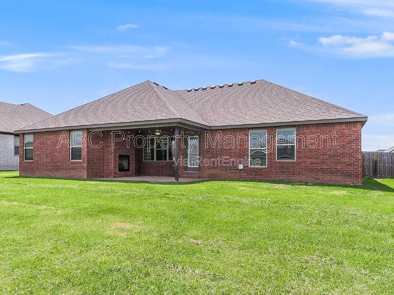 328 N Otoe St — Photo 20