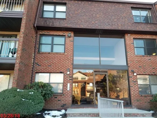 102 Beverly Hills Ter, Woodbridge, NJ 07095