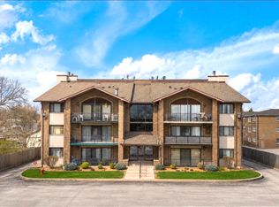 9051 S Roberts Rd APT 205, Hickory Hills, IL 60457
