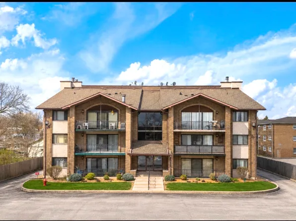 9051 S Roberts Rd APT 205, Hickory Hills, IL 60457