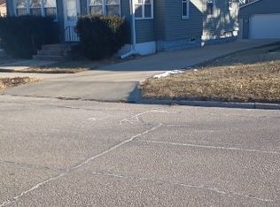 313 13th St SW, Cedar Rapids, IA 52404