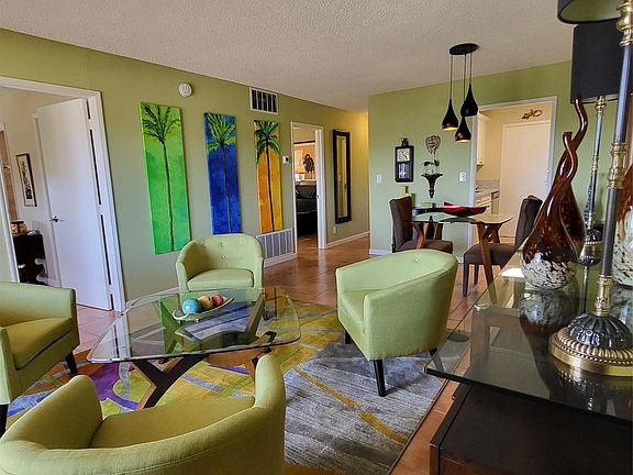 2nd image of 900 NE 18th Avenue #908