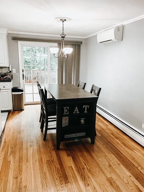 KITCHEN/ DINE IN AREA