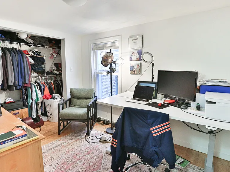 Wicker Park Big 3 Bedroom 2 Bath Private Coach House. Decks and Outdoor Space. — Photo 17