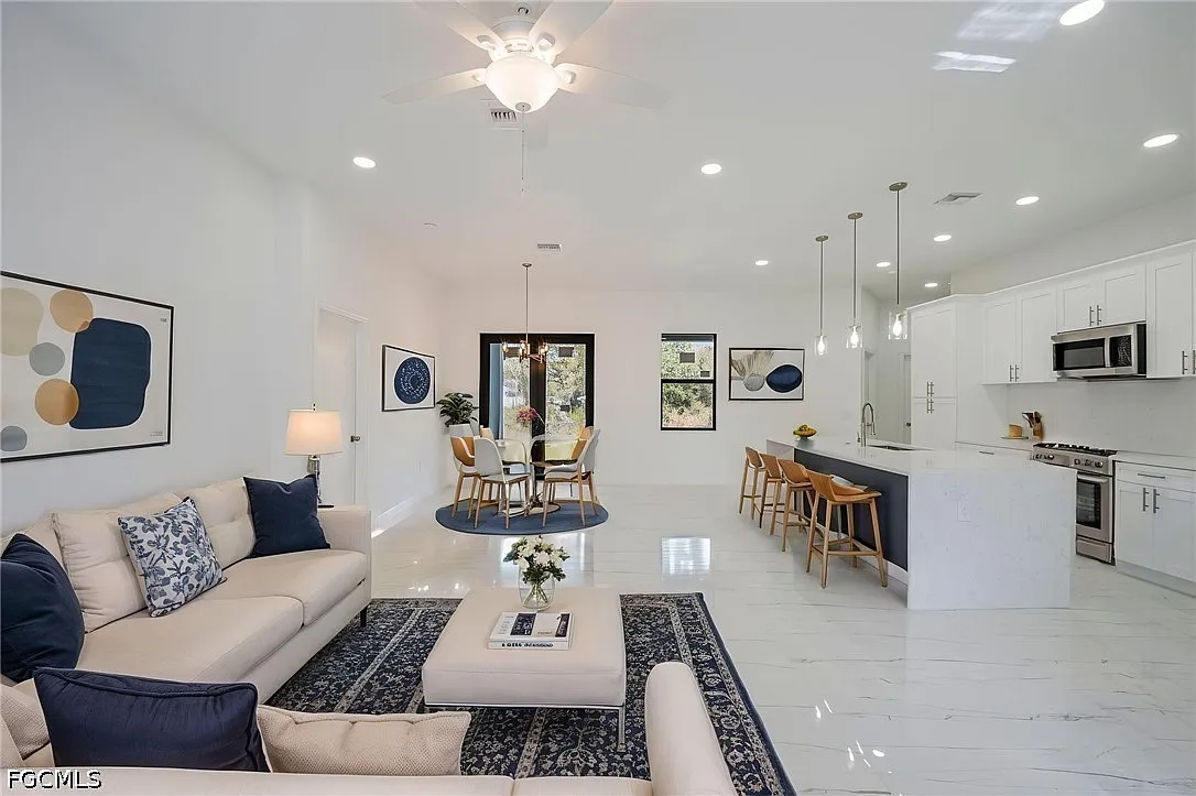 3 bed, 2.0 bath, 1661 sqft, $1,950 — Photo 2