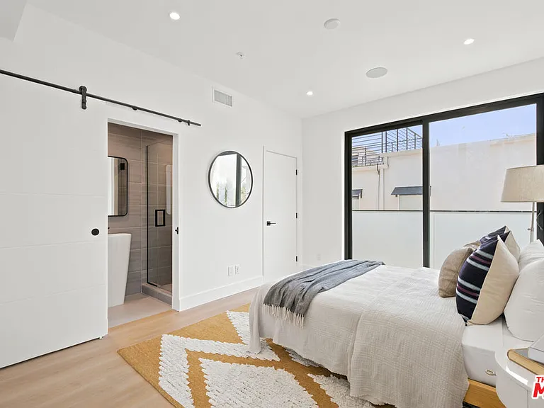 1159 N Formosa Ave #5 — Photo 12