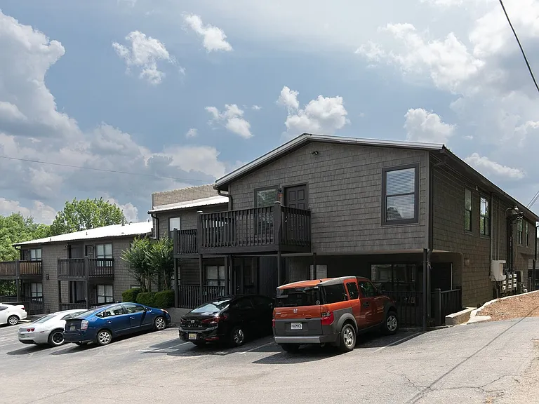 5th Avenue Apartments — Photo 37