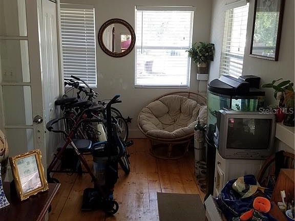 4th image of 699 Newton Ave S