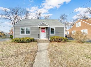 44 Curve St, Springfield, MA 01104