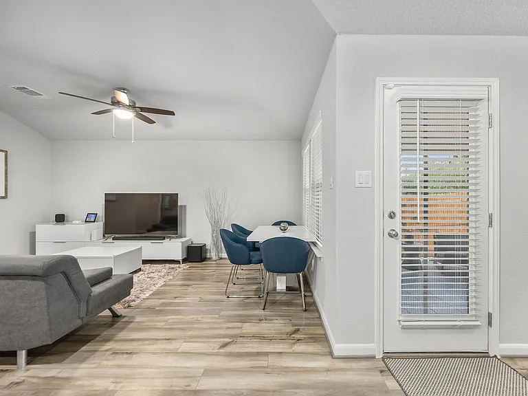 4521 Longhorn Crst — Photo 11