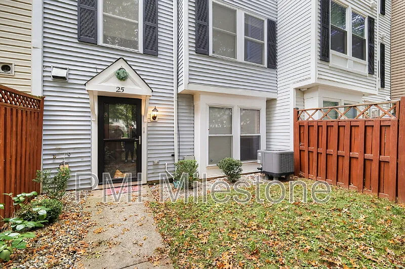 3 bed, 2.5 bath, 1604 sqft, $2,544 — Photo 3