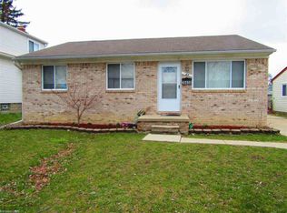 26650 Groveland St, Roseville, MI 48066