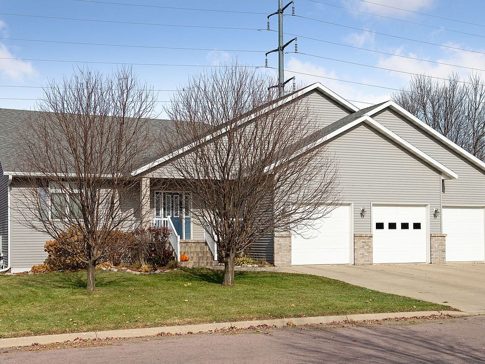 1st image of 1110 Kingswood Cres