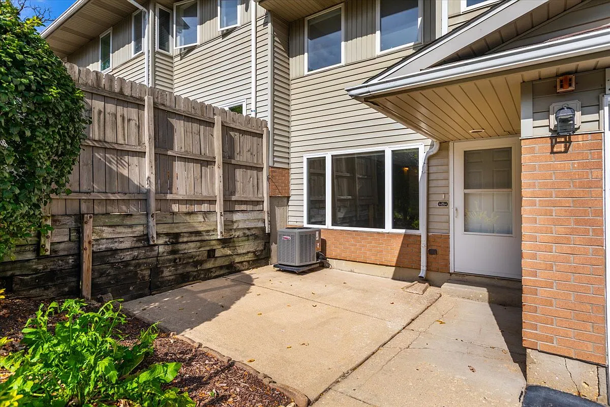 2 bed, 1160 sqft, $2,900 — Photo 4