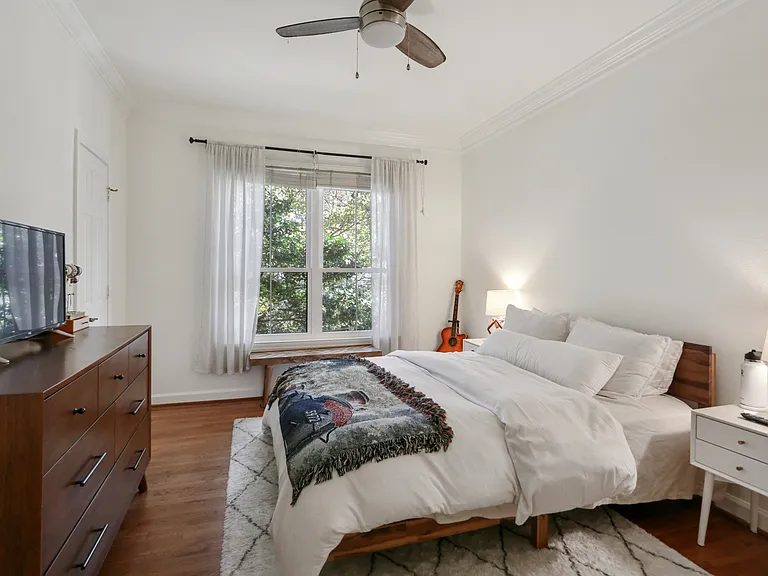 3777 Peachtree Rd #321 — Photo 5