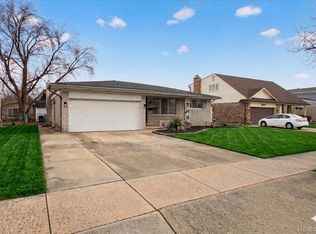 2995 Groves Dr, Sterling Heights, MI 48310