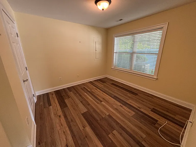 1045 Glenwood Station Ln — Photo 8