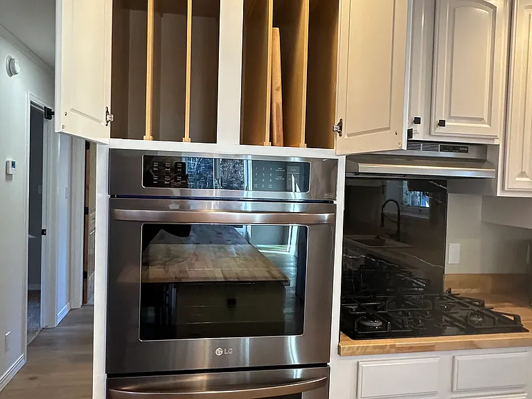 Nice storage above double ovens
