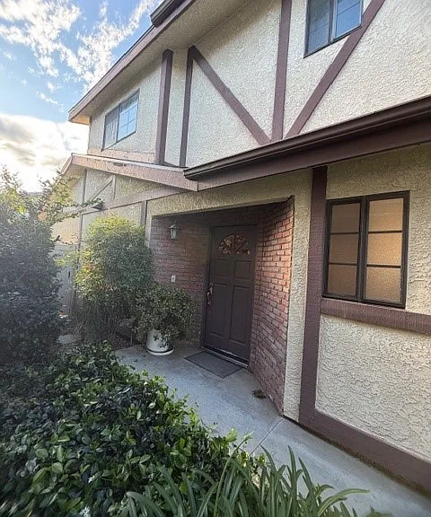 18435 Keswick St #13 — Photo 3