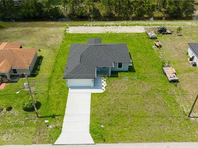 1148 Craft St E — Photo 3