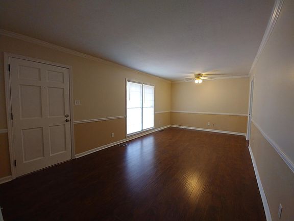 Living room / dining room