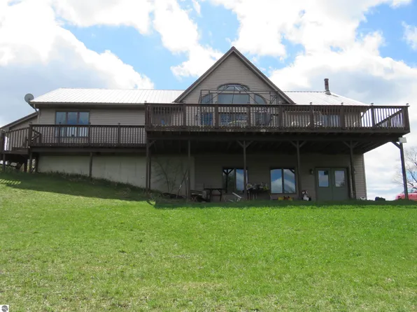 10678 S Mackinaw Trl, Cadillac, MI 49601